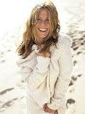Jennifer Aniston con enguatada blanca